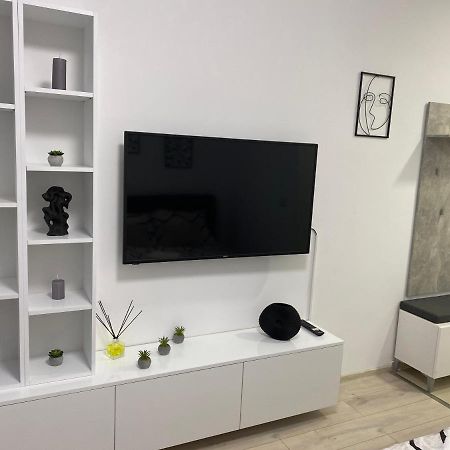 Monica Studio Onesti Ngoại thất bức ảnh