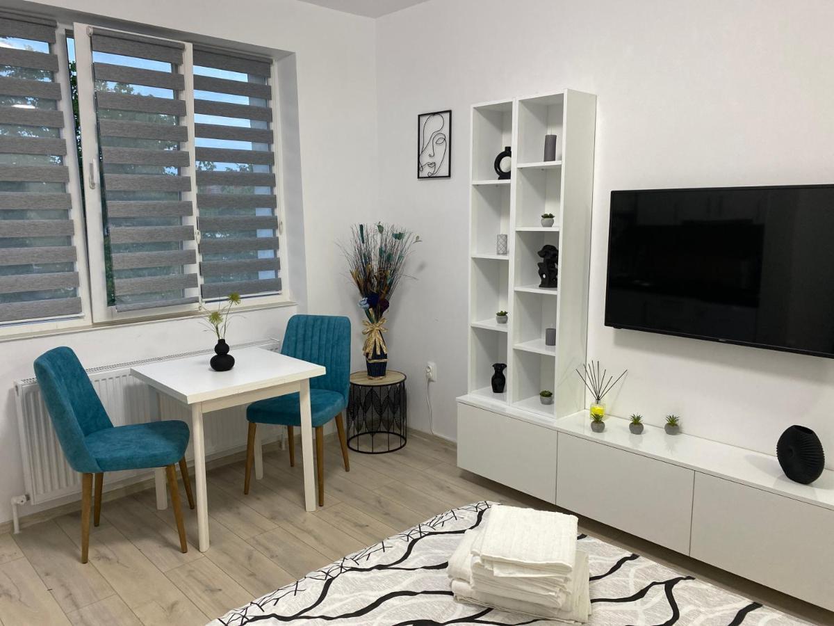 Monica Studio Onesti Ngoại thất bức ảnh