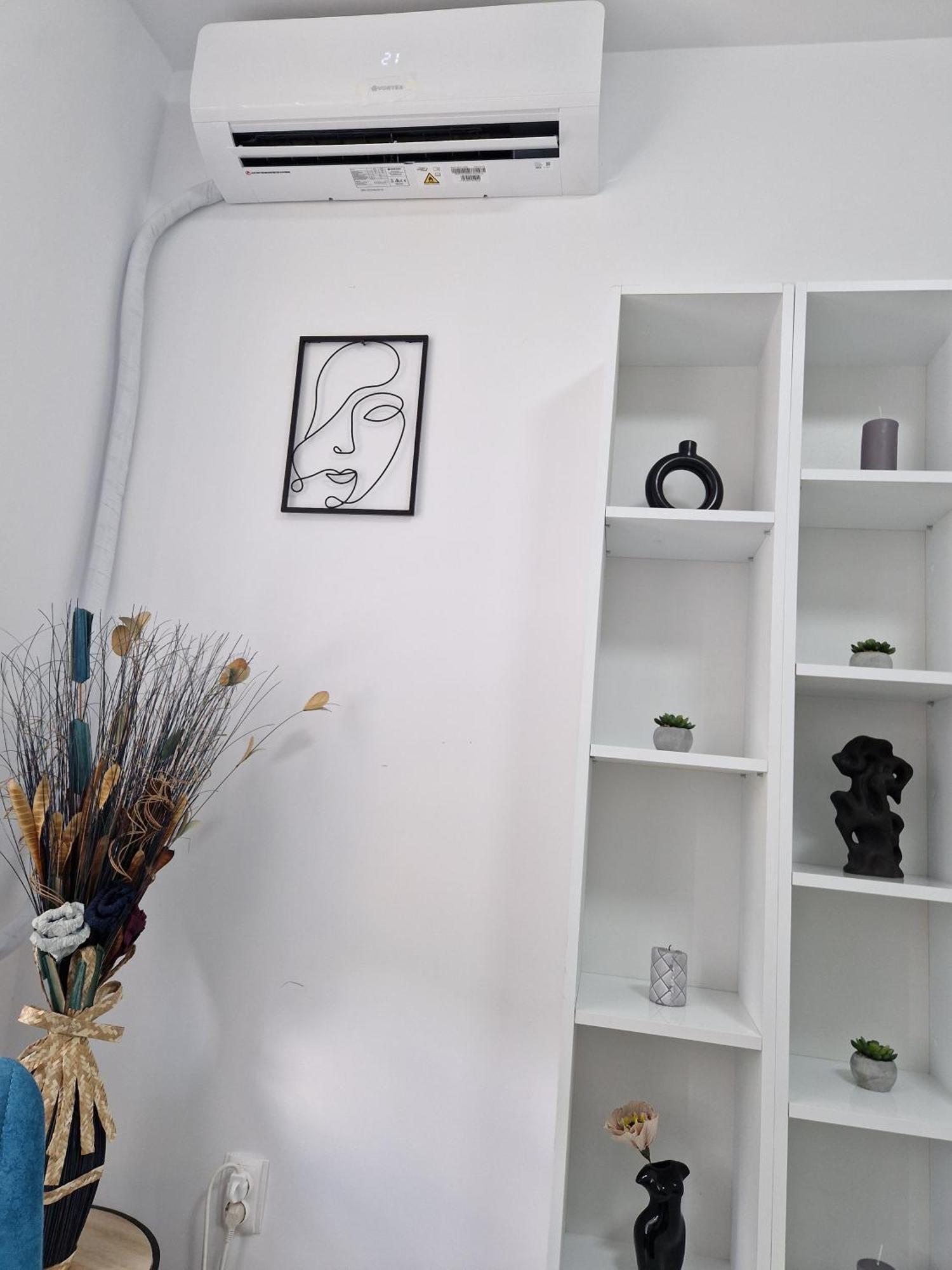 Monica Studio Onesti Ngoại thất bức ảnh